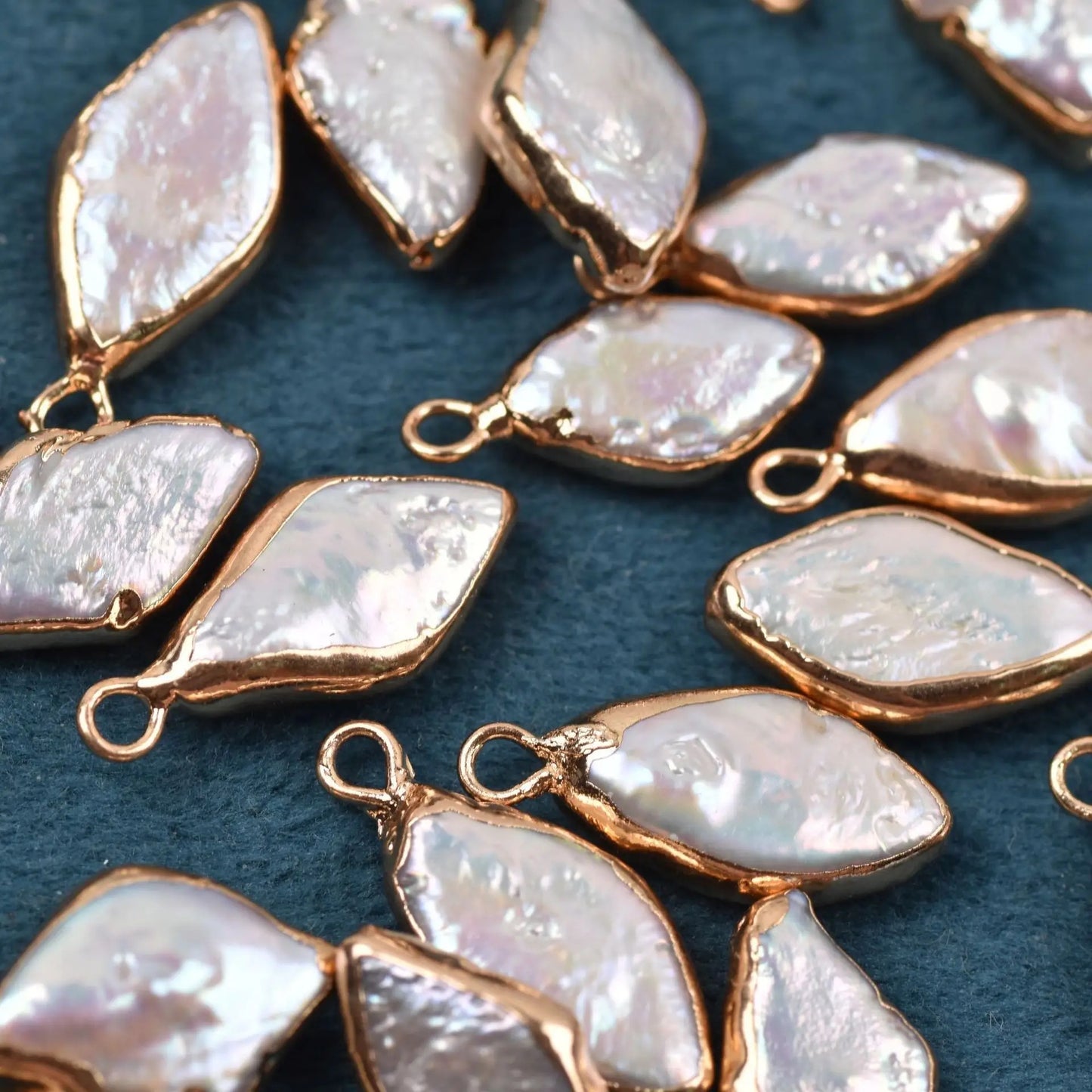 Perle d'eau douce plate+ médaillon plaqué OR